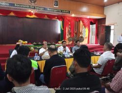 Plt. Camat Seribu Riam Fasilitasi Pertemuan Warga Desa Tumbang Naan dengan PT. DBK untuk Selesaikan Sengketa Lahan