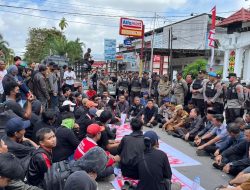 Ketua dan Anggota DPRD Kotim Duduk Bersama Pendemo